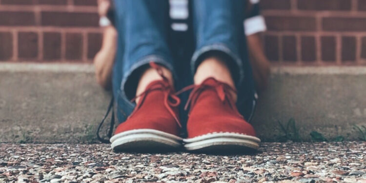 Dodicenne attirata in un a trappola e aggredita da un gruppo di coetanee nel napoletano