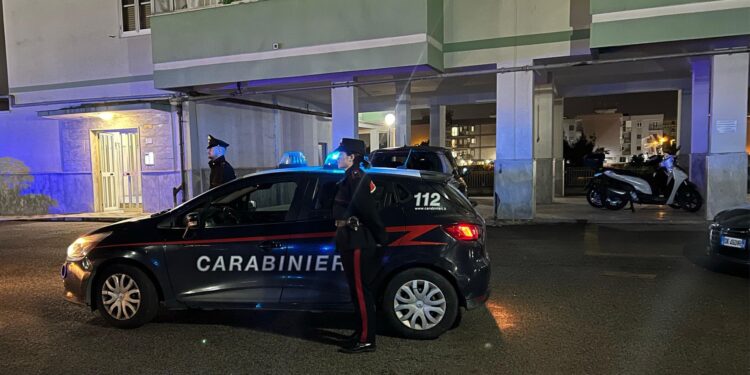 Torre Annunziata: uomo aggredisce la moglie con un martello e si suicida lanciandosi dal balcone