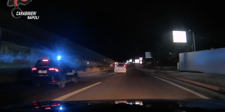 VIDEO-Varcaturo: sulla superstrada contromano per 10 chilometri, arrestato dai Carabinieri