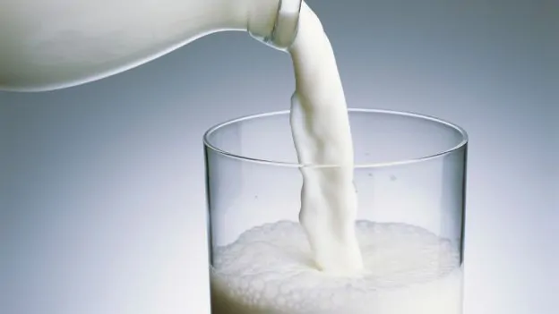 Allerta alimentare: ritirati lotti di tre marchi di latte dai supermercati