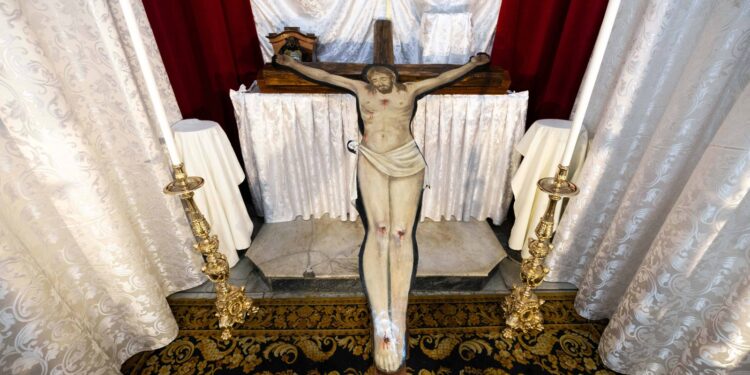 La Croce dei Cariati, eretta nel 1836 contro il colera, è tornata ai Quartieri spagnoli