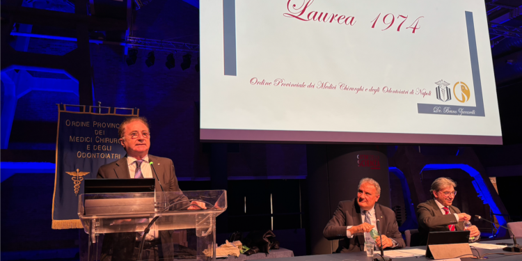 Napoli celebra l’impegno dei medici: assegnate le medaglie per i 50 anni dalla laurea