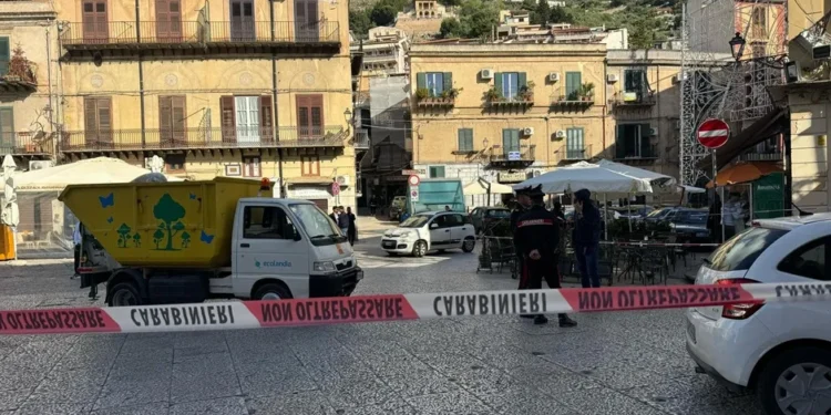 Sparatoria nella notte tra giovani: tre morti e due feriti gravi