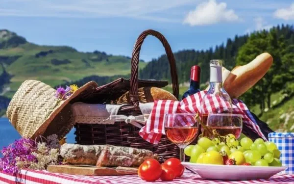Le mete più gettonate di Pasquetta in Campania: natura, storia e sapori tradizionali