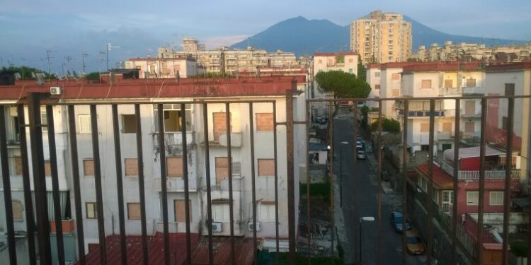 Ponticelli, bomba esplosa nel fortino dei “pazzignani”