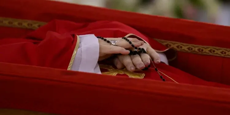 Lutto nazionale per la morte di Papa Francesco: cosa accadrà nei prossimi giorni