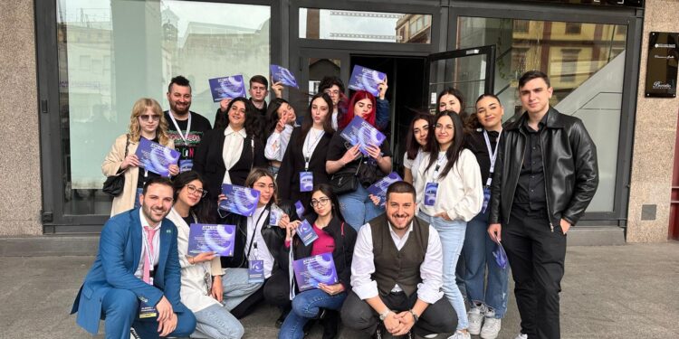 Hackathon School Edition: il talento degli studenti del Marconi di Giugliano protagonista ad AreaLab 35