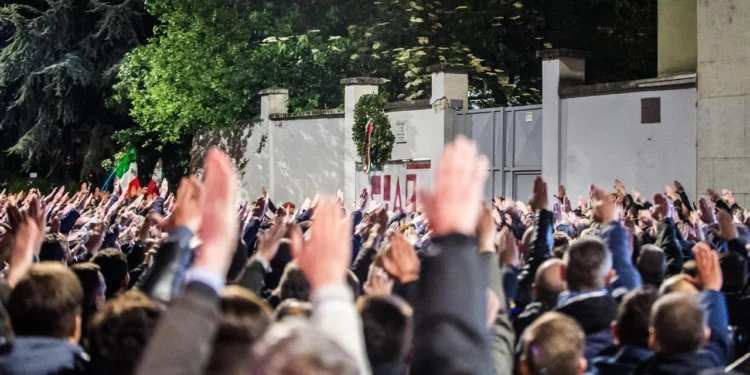 Milano, 50 anni dalla morte di Sergio Ramelli: oltre duemila militanti in corteo tra saluti romani e tensioni