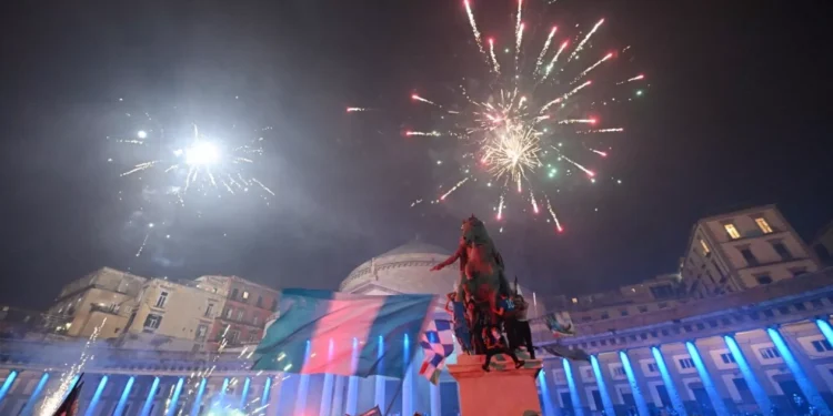 Napoli in festa per lo scudetto: una notte azzurra che entra nella storia