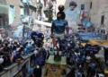 Napoli celebra Maradona con una statua monumentale di oltre 6 metri