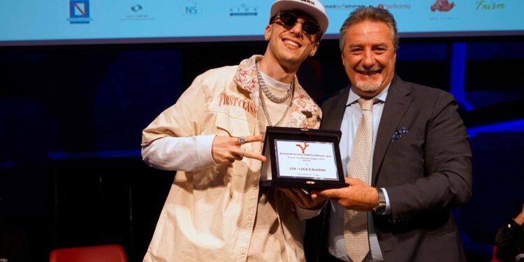 Premio Elsa Morante, cerimonia conclusiva tra scosse di terremoto e migliaia di ragazzi