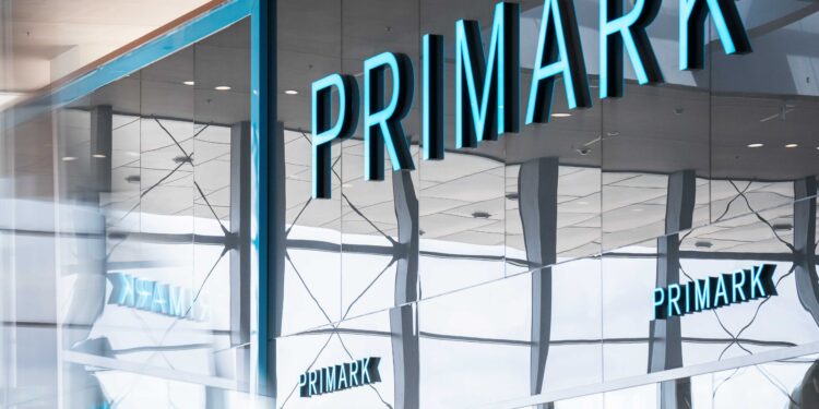 Primark, nuova apertura al centro commerciale “La Cartiera” di Pompei