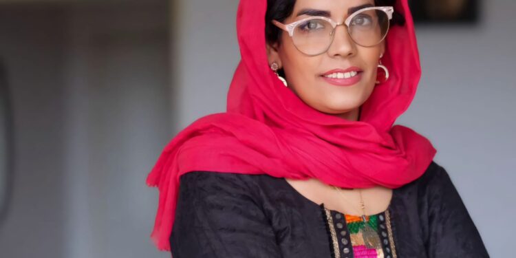 Parte dalla Campania il tour italiano di Zainab Entezar, la regista di Kabul in fuga dai Talebani