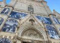 Sulla facciata del Duomo di Napoli il murale interattivo con i volti di 606 cittadini