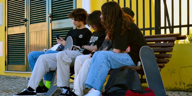 L’uso eccessivo dei social compromette lo sviluppo cerebrale degli adolescenti