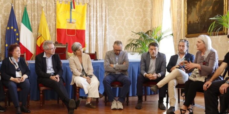 Napoli, il sindaco Manfredi incontra Nives Monda dopo le polemiche con i turisti israeliani