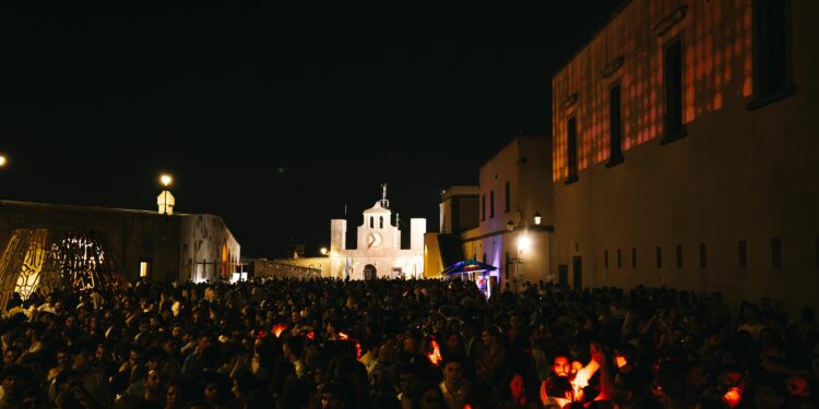 Castel Sant’Elmo incanta Napoli: boom di presenze per l’aperitivo al tramonto