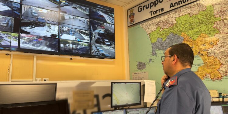 Pollena Trocchia, tentato furto d’auto sventato: il coraggio di una cittadina e l’efficacia dei Carabinieri fermano tre ladri