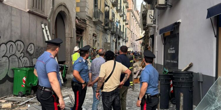 Napoli, esplosione a via Foria: donna estratta viva, in corso evacuazione e ricerche