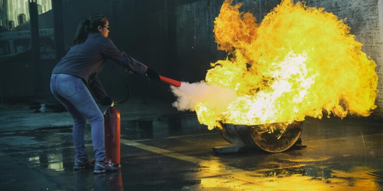 La valutazione del rischio incendio in azienda: un imperativo per la sicurezza e la continuità operativa 