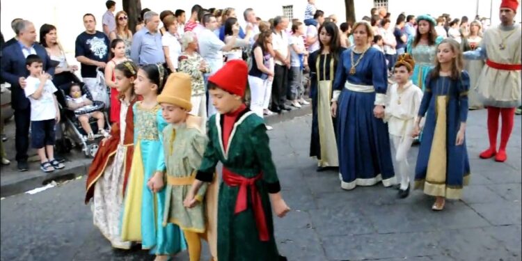 Nola: al via la XXIX edizione di “MEDIOEVALIA” Torna il grande corteo storico degli orsini