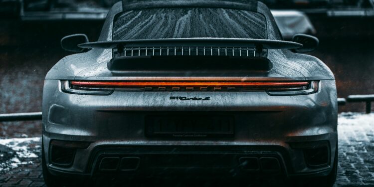 Cosa include davvero un noleggio Porsche: il contratto spiegato bene