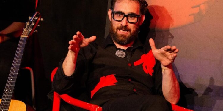Maldestro torna con “Le chiavi di casa”, una ballata folk-pop che racconta memoria e resilienza