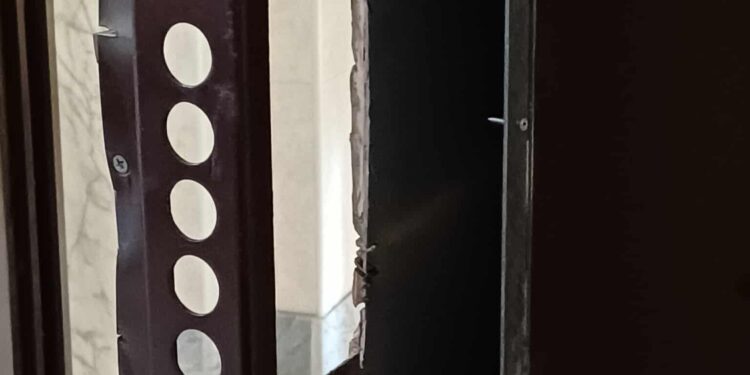 Aggressione a Scampia: picchiato il segretario dell’Unione Inquilini durante un tentativo di occupazione abusiva