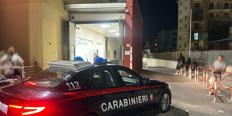 Castellammare, rompe il vetro del triage e aggredisce tre guardie giurate: arrestato 49enne