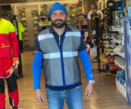 Maglie rinfrescanti da lavoro: tecnologie tessili per combattere il caldo estivo