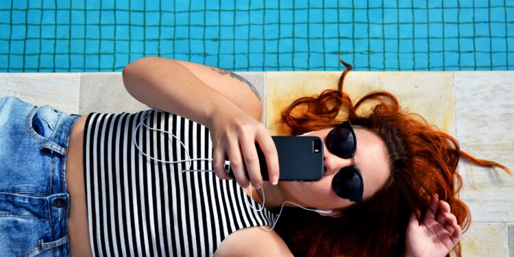 Estate 2025: i tormentoni italiani che stanno spopolando in spiaggia, in radio e su TikTok 