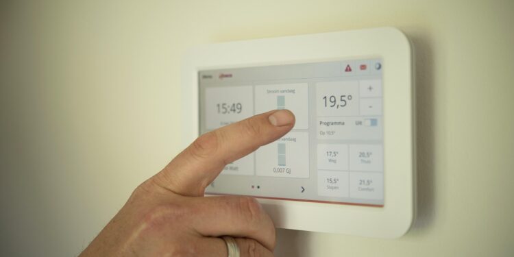 La casa intelligente conviene davvero? Risparmio energetico e AI nel 2025 