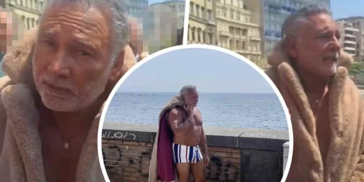 Francesco Paolantoni in pelliccia sul lungomare di Napoli: la promessa mantenuta per lo scudetto