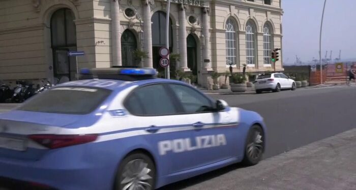 Napoli, rapina all’Hotel Excelsior: turista ferito e derubato di orologio da 80 mila euro