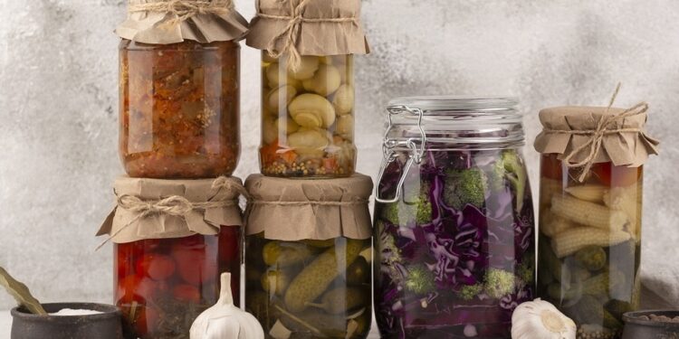 Casi di botulismo in Calabria e Sardegna: “Nessun allarme, attenzione alle conserve domestiche”