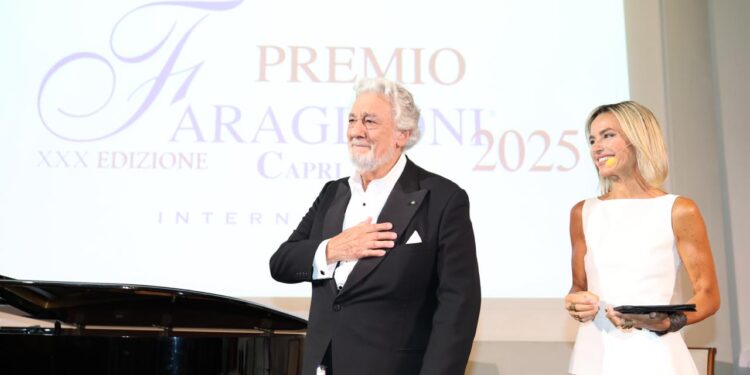 Premio Faraglioni Capri International 2025: Plácido Domingo incanta il pubblico del Quisisana