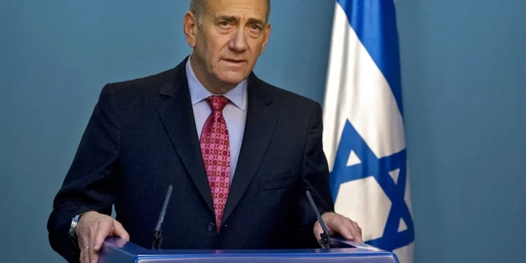 Salta il convegno “Falafel e democrazia” a Capodimonte: polemiche per la presenza di Olmert