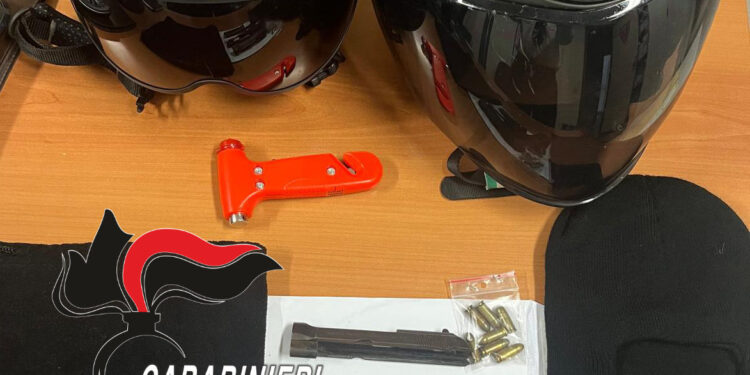 Torre del Greco: in auto con il Kit del rapinatore. Carabinieri arrestano 2 persone