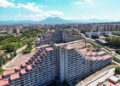 «Hai mezz’ora, dacci casa tua e ti ridiamo tuo padre»: la minaccia del clan a Scampia