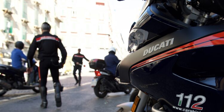 Controlli serrati dei Carabinieri: sequestrata anche un’automedica priva di assicurazione e revisione