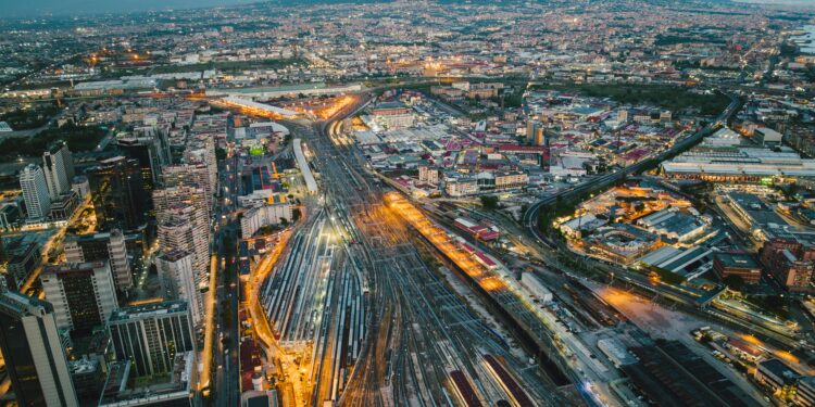 Napoli adotta misure anti-smog: divieti in vigore dal 1° ottobre al 31 dicembre 2025