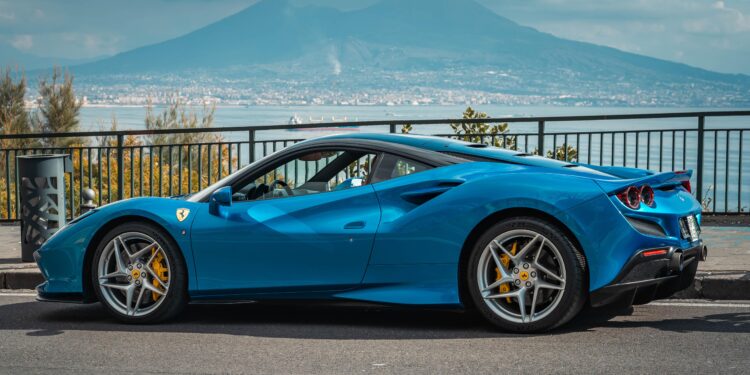 Napoli capitale dei motori:domenica 12 ottobre sul lungomare arrivano le supercar