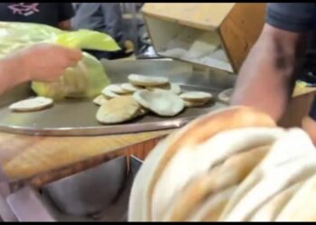 Riprende la produzione del pane nella Striscia di Gaza dopo settimane di blocco