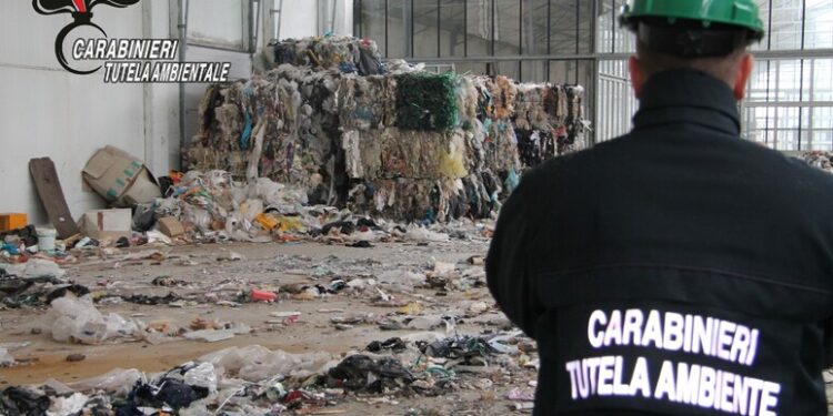 Napoli-Turchia: Smaltimento illecito di rifiuti, maxi sequestro da 370 tonnellate