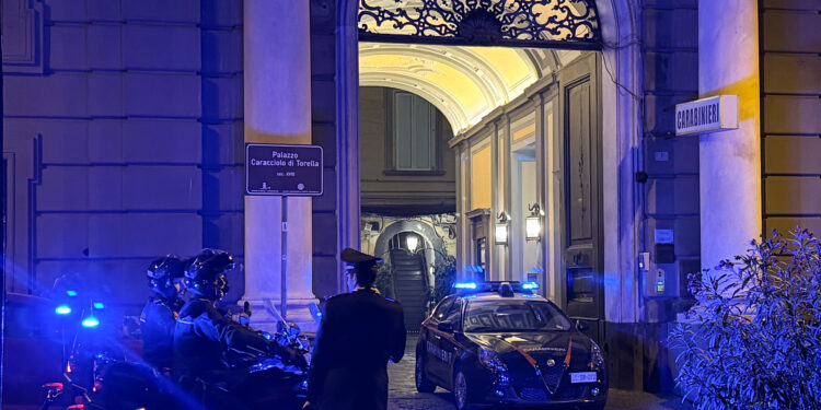 Napoli, movida armata tra coltelli e fuochi d’artificio: tre denunce e decine di sanzioni nel cuore della città