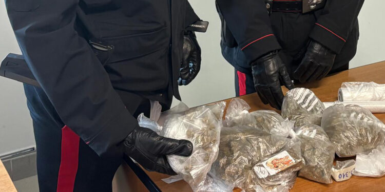 Cercola: studenti, droga e armi. Controlli dei Carabinieri nelle scuole e un arresto a Ponticelli