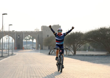 Il napoletano Nico de Corato completa la sfida “UAE Coast to Coast in Mountain Bike”: da Dubai a Fujairah in un solo giorno