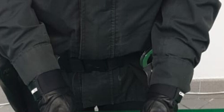 Controlli dei Carabinieri, ancora un minore sorpreso con un tirapugni nel napoletano