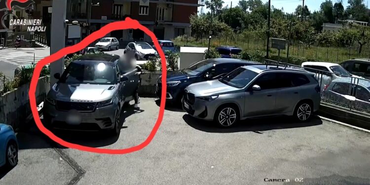 Napoli, sgominata la “banda dell’AirTag”: 4 arresti per i furti di auto di lusso