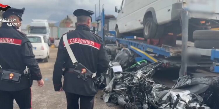 VIDEO-Giugliano e Casoria, scoperto il deposito delle moto di lusso rubate a Roma e Napoli